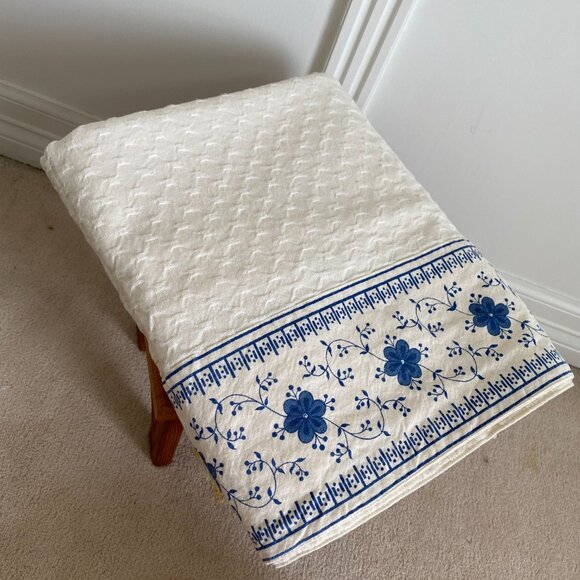 Table Cloth Blue Floral Trim - Picture 4 of 6